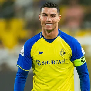 Cristiano Ronaldo lächelt