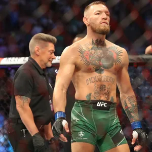Ire Conor McGregor im Ring nach einem UFC-Kampf.