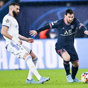 Lionel Messi und Karim Benzema im Duell