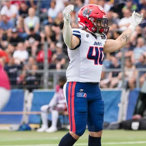 Sea-Devils-Spieler Spiegel hebt die Hände gegen die Istanbul Rams