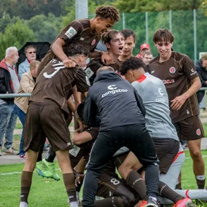 Eric da Silva Moreira jubelt mit St. Paulis Nachwuchs