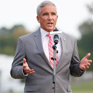 Jay Monahan hält eine Rede