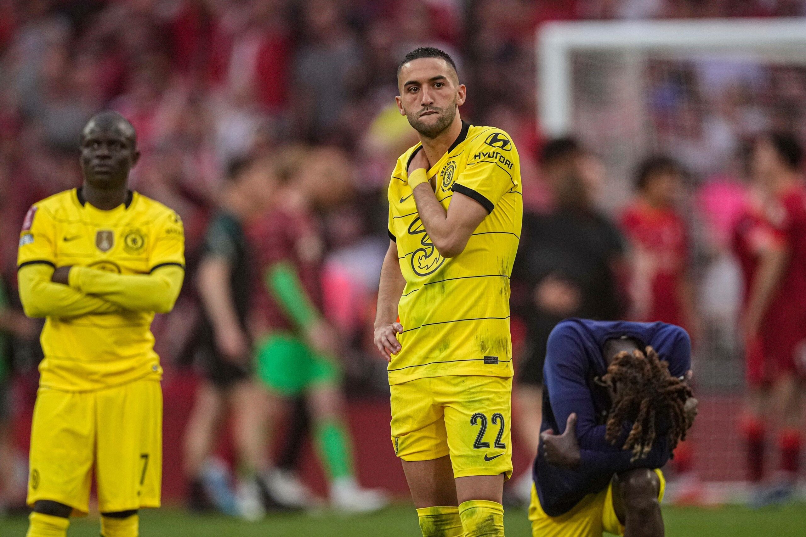 N'Golo Kante und Hakim Ziyech mit deprimierten Blicken nach der FA Cup-Finalniederlage letzten Jahres.