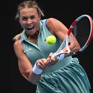 Anett Kontaveit während eines Ballwechsels bei den Australien Open
