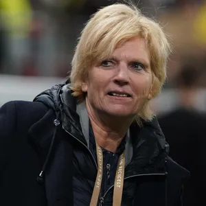 Claudia Neumann bei einem Länderspiel