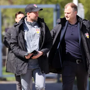 VfB-Stuttgart-Trainer Sebastian Hoeneß und Sportchef Fabian Wohlgemuth