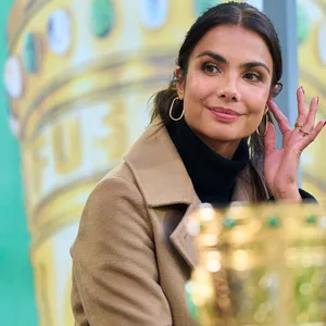 ARD Moderatorin Lea Wagner vor dem DFB-Pokal Finale