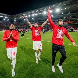 Josko Gvardiol bejubelt mit Dominik Szoboszlai und Christopher Nkunku den DFB-Pokalsieg