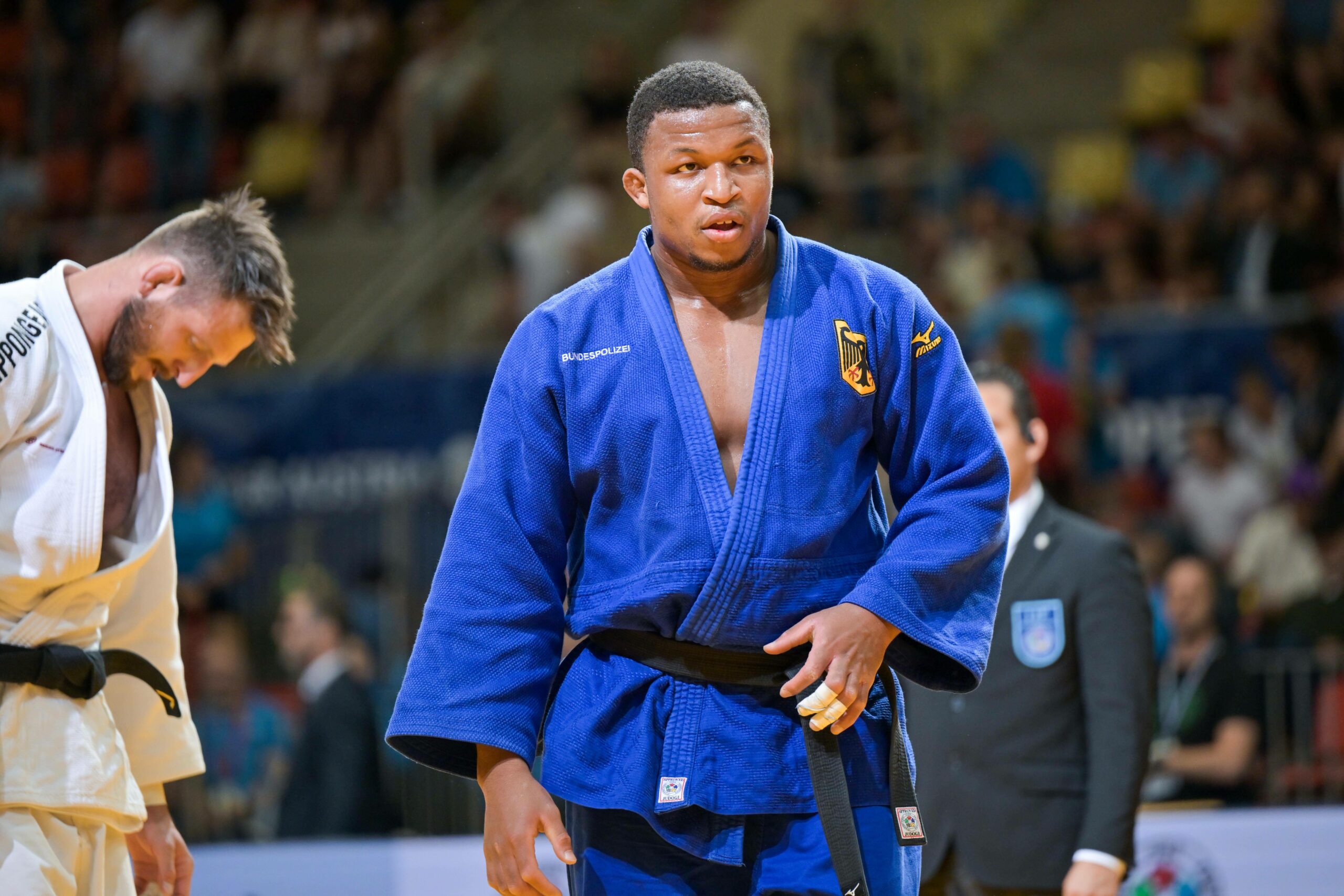 Losseni Koné im blauen Judo-Anzug, den Adler auf der Brust.
