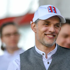 Thomas Tuchel lächelt während der Meisterfeier des FC Bayern Münchens