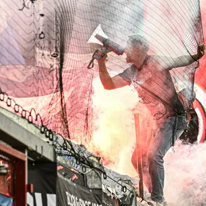Im Bielefelder Fanblock wurde schon früh Pyro gezündet.
