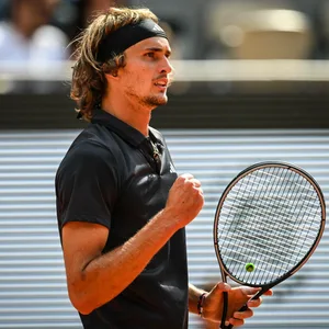 Zverev ballt die Faust bei seinem Match bei den French Open