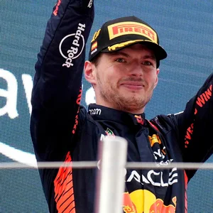 Max Verstappen bei der Siegerehrung beim Gewinn in Barcelona