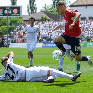 Sebastian Maier beim Relegationsspiel zwischen Unterhaching und Cottbus