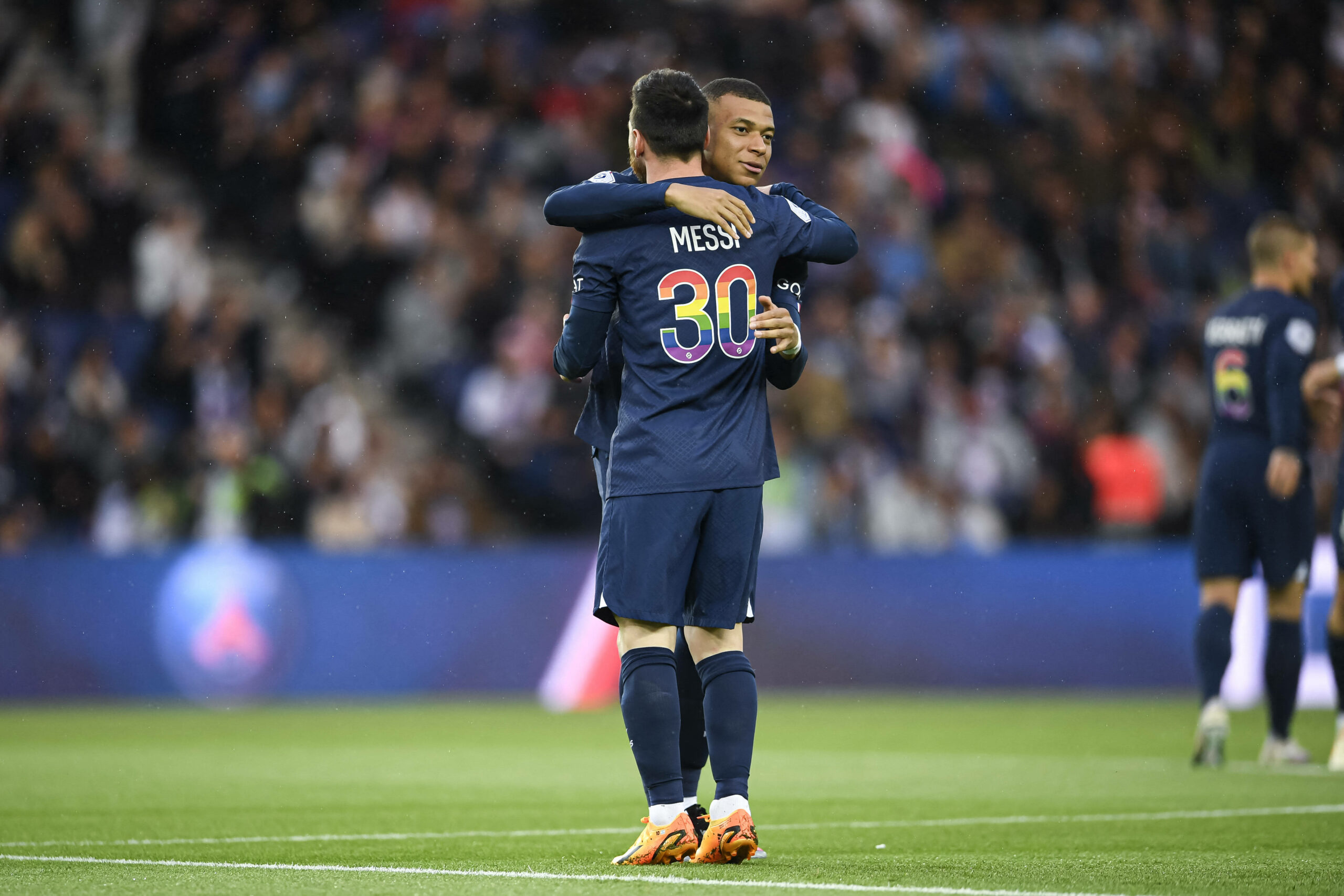 Lionel Messi und Kylian Mbappé von Paris St.-Germain