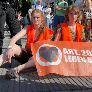 Die Klima-Aktivistinnen der „Letzten Generation“ scheiterten mit ihrem Protest auf dem Ballindamm.
