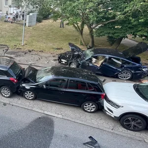 Unfall Hamburg Auto überschlagen Verletzte