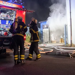 In Hamburg-Moorfleet brannte eine Lagerhalle.