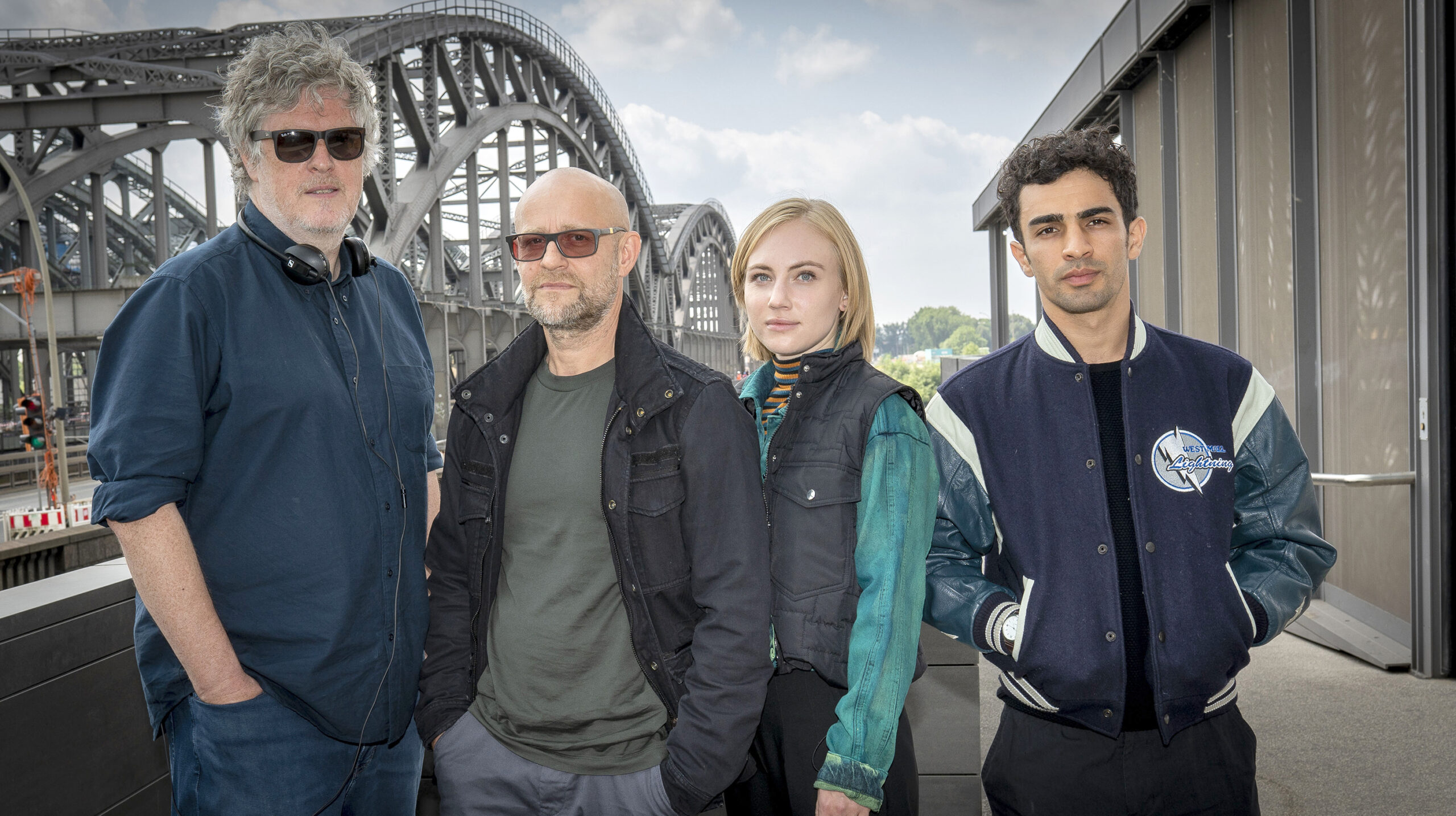 Regisseur Matthias Glasner (l-r), Jürgen Vogel, Elisa Schlott und Ivar Wafaei bei Dreharbeiten zur Miniserie „Informant (AT)“.