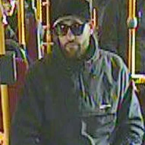 Täter verfolgt Senior längere Zeit und raubt ihn dann aus