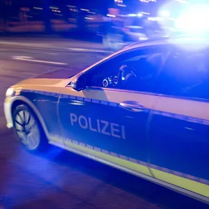 Polizeiauto im Einsatz (Symbolbild).