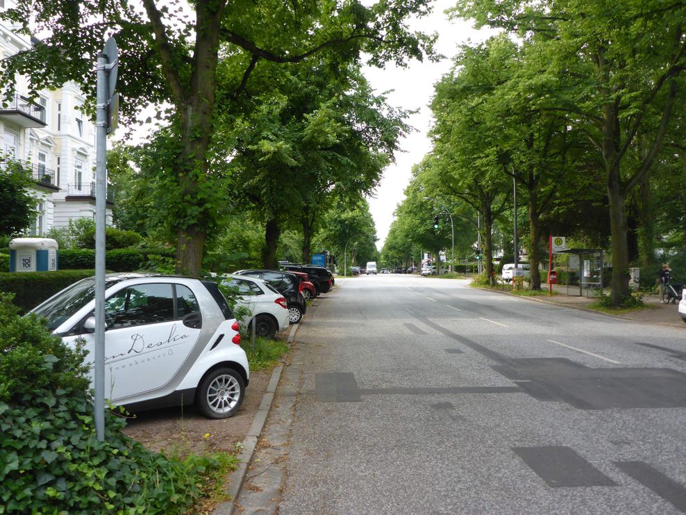 Die Rothenbaumchaussee war eine der Straßen, die 2022 saniert wurden. Hier ein vorher Bild.