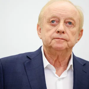 Starkoch Alfons Schuhbeck im Oktober 2022 vor dem Landgericht München I.