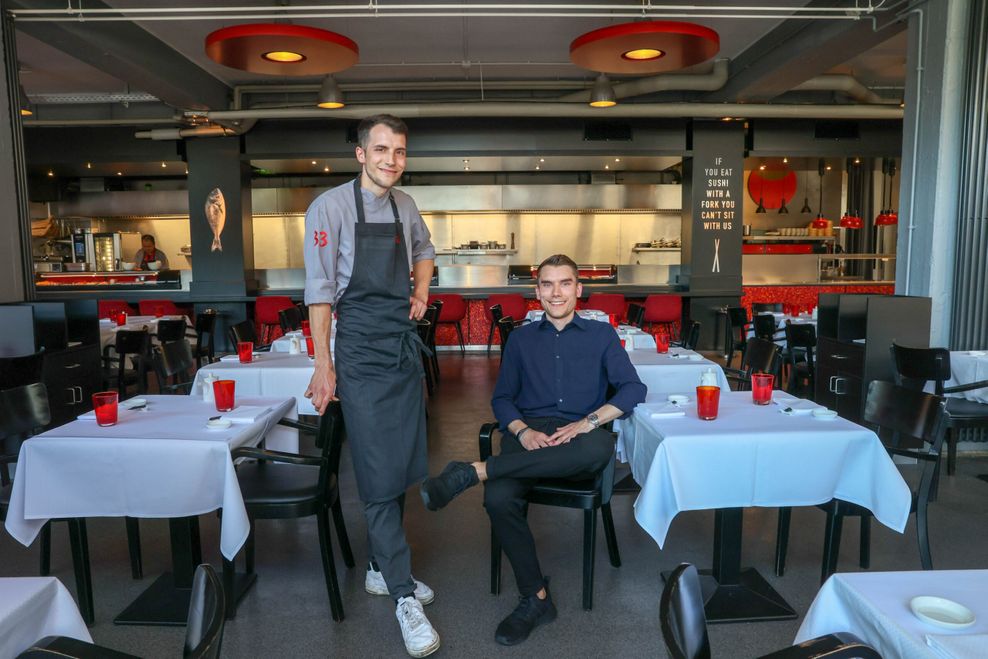 Das Sushi-Restaurant „Henssler Henssler“ von Fernsehkoch Steffen Henssler: Auch seine Brüder Toni (l.) und Rocky sind Teil des Teams.
