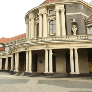 Uni Hamburg, das Gebäude an der Edmund-Siemers-Allee
