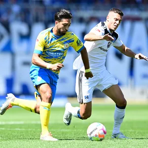 Konkurrieren bald um den Platz im HSV-Mittelfeld: Immanuel Pherai (l.) und László Bénes.