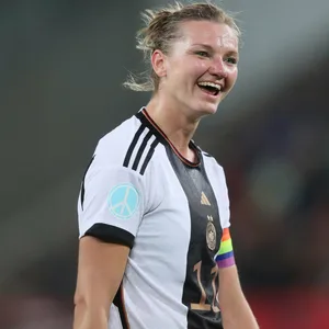 Alexandra Popp wurde 2016 Olympiasiegerin, der WM-Titel fehlt ihr noch.