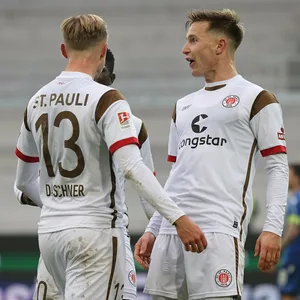 Lukas Daschner und Johannes Eggestein jubeln