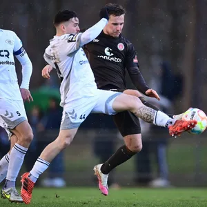 Johannes Eggestein beim Testspiel von St. Pauli gegen Oldenburg