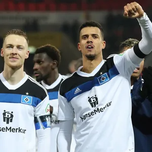 Sebastian Schonlau und Robert Glatzel jubeln in Heidenheim