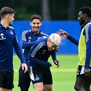 Javi Montero, Ludovit Reis, William Mikelbrencis und Bakery Jatta im HSV-Training