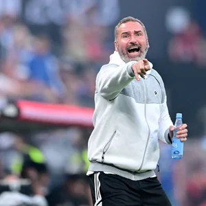 Tim Walter im Relegations-Rückspiel gegen Stuttgart