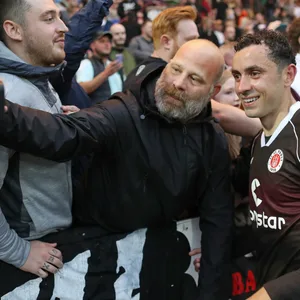 Manolis Saliakas macht ein Selfie