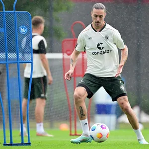 Jackson Irvine beim Training des FC St. Pauli