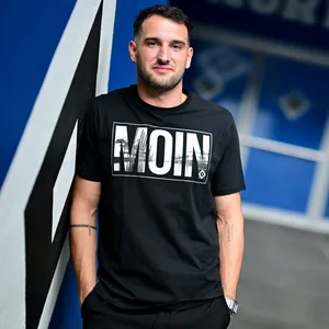 Levin Öztunali bei seiner Vorstellung im Volksparkstadion