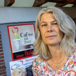 Maike Oberschelp (56), Leiterin des „CaFée mit Herz“ auf St. Pauli