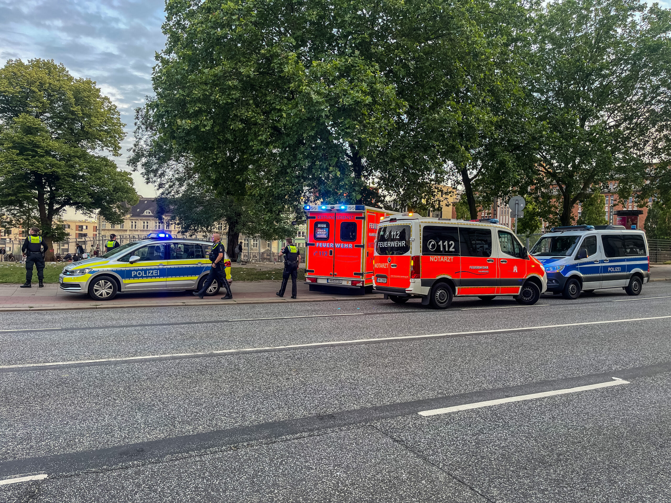 Vor dem Drob Inn fand die Polizei am Dienstagabend einen Schwerverletzten.