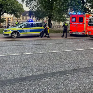 Vor dem Drob Inn fand die Polizei am Dienstagabend einen Schwerverletzten.