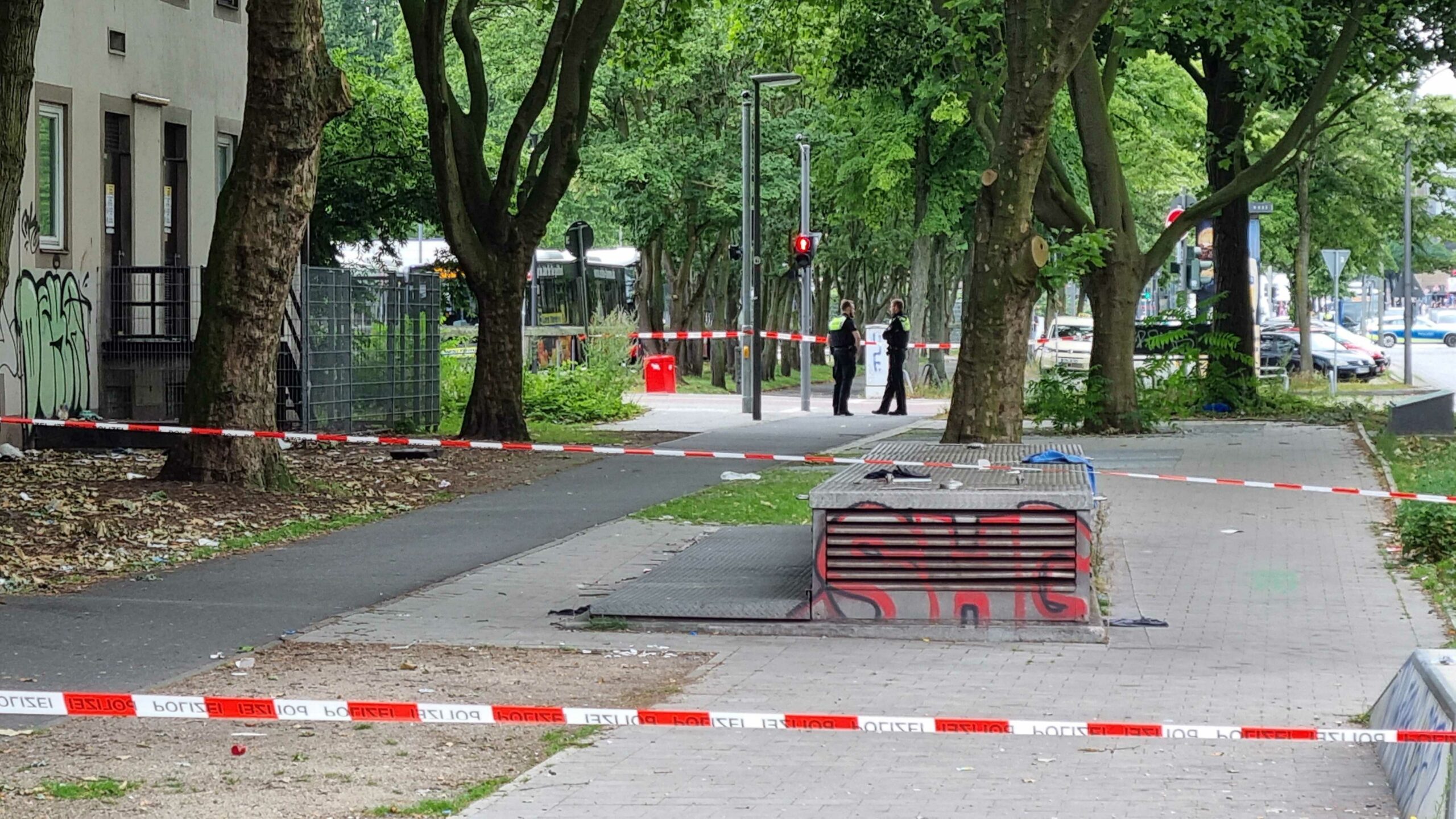 Ein mutmaßlich selbst gebastelter Sprengkörper detonierte am Mittwochmittag und riss einem Mann eine Hand ab.