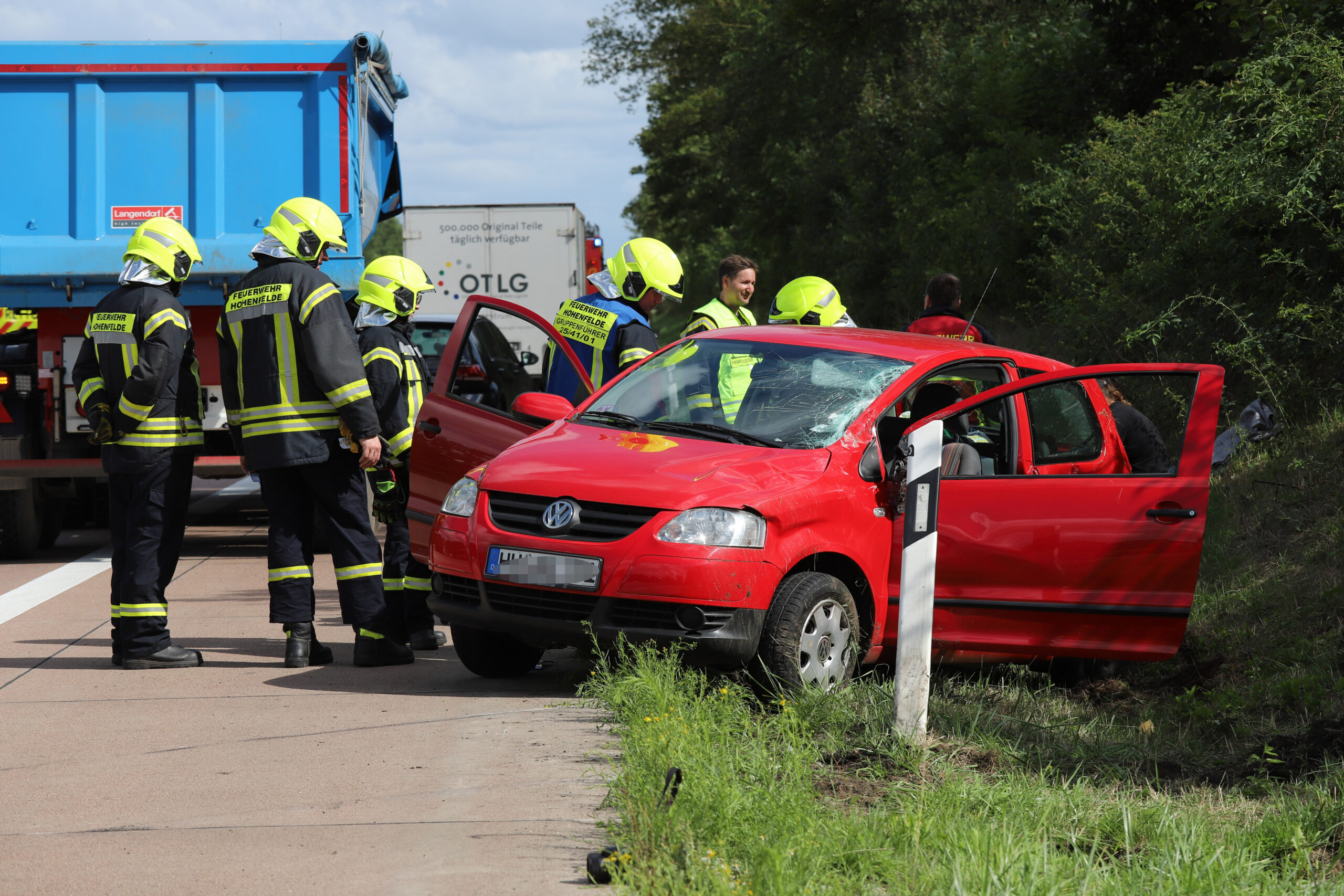 Aufnahme des roten VW FOx an der der Unfallstelle.