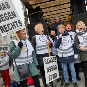 Omas gegen Rechts