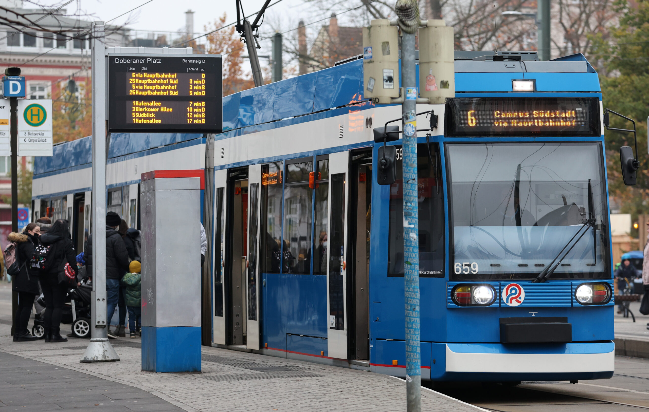 Eine Straßenbahn in Rostock