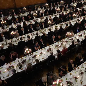 Die Gäste sitzen im Großen Festsaal beim traditionellen Matthiae-Mahl des Hamburger Senats im Rathaus.