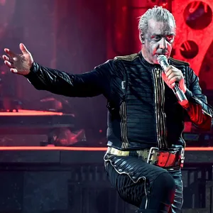 Es stehen schwere Vorwürfe gegen Rammstein-Sänger Till Lindemann im Raum. (Archivbild)