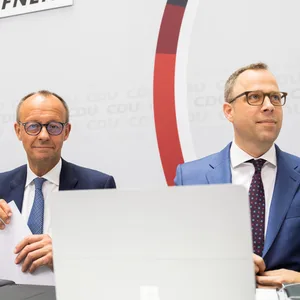 CDU-Parteichef Friedrich Merz (l.) wird Noch-Generalsekretär Mario Czaja (r.) ersetzen.