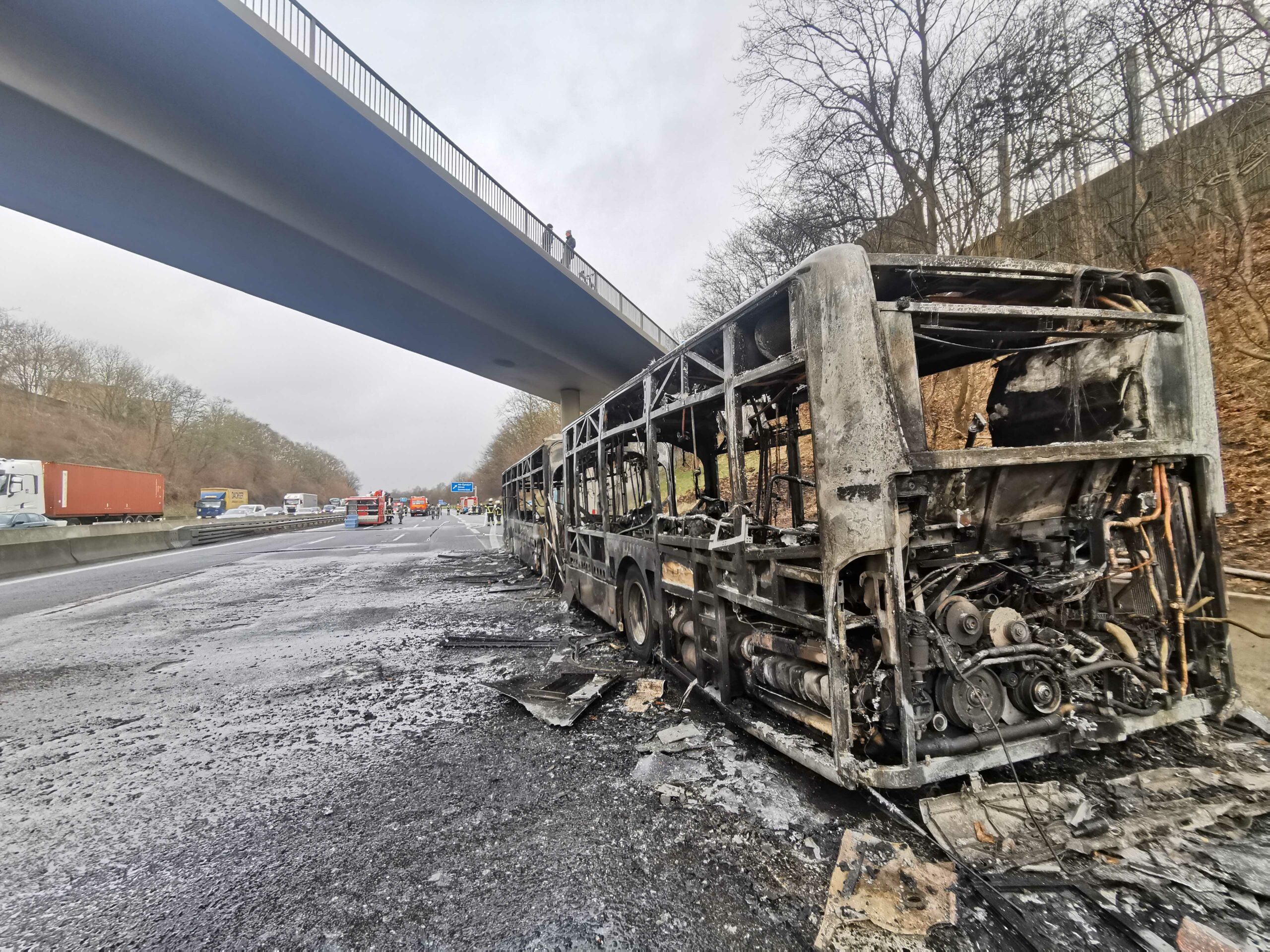 Nach einem Busbrand im Januar muss die A1 saniert werden.
